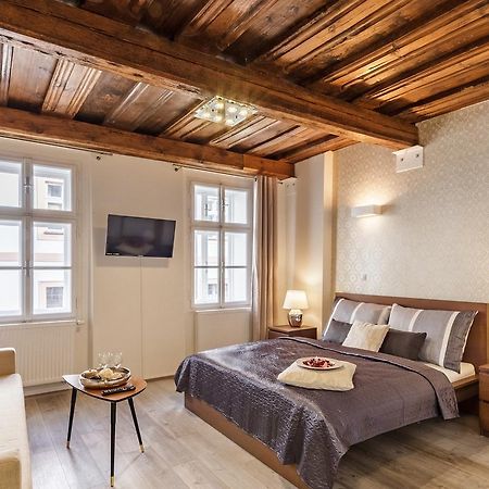Downtown Royal Apartments Ceske Budejovice Luaran gambar