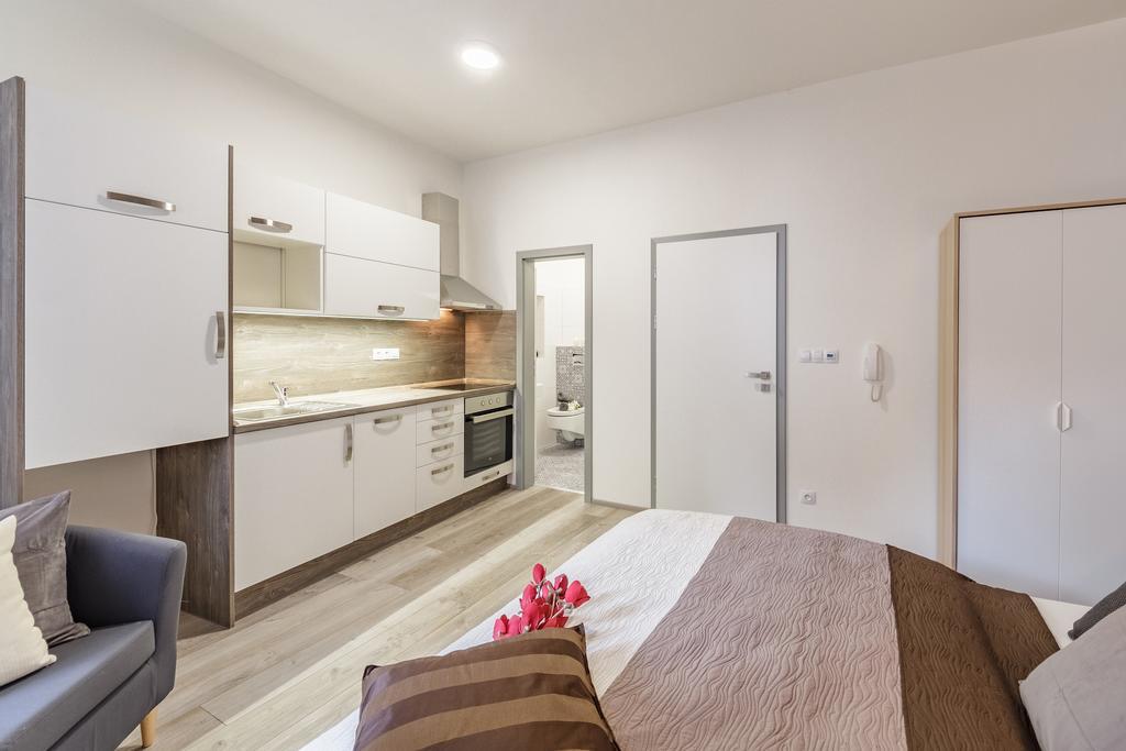 Downtown Royal Apartments Ceske Budejovice Luaran gambar